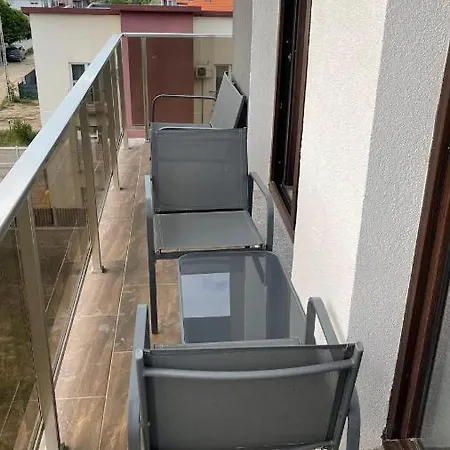 Tan De Lux